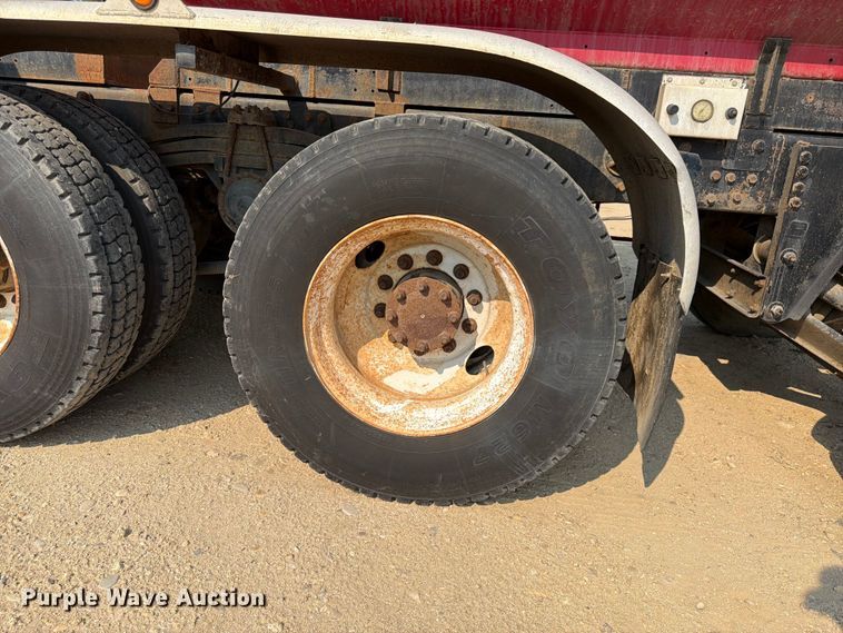 image for item FK4556 1999 Volvo WG vacuum truck