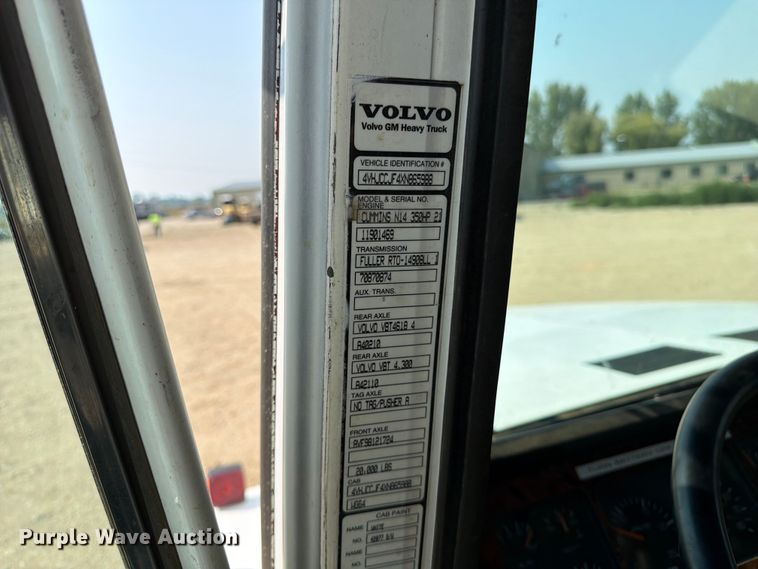 image for item FK4556 1999 Volvo WG vacuum truck
