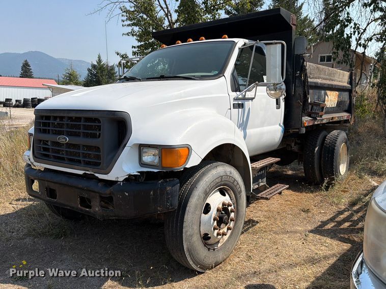 2000 Ford F750 Super Duty dump truck