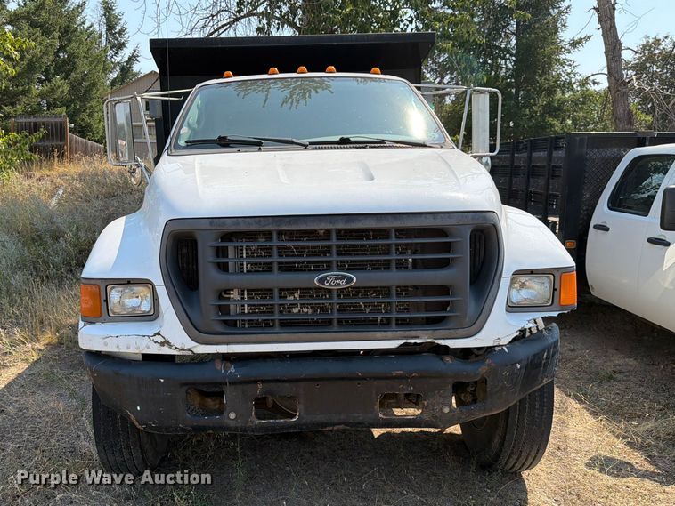 image for item FK4557 2000 Ford F750 Super Duty dump truck