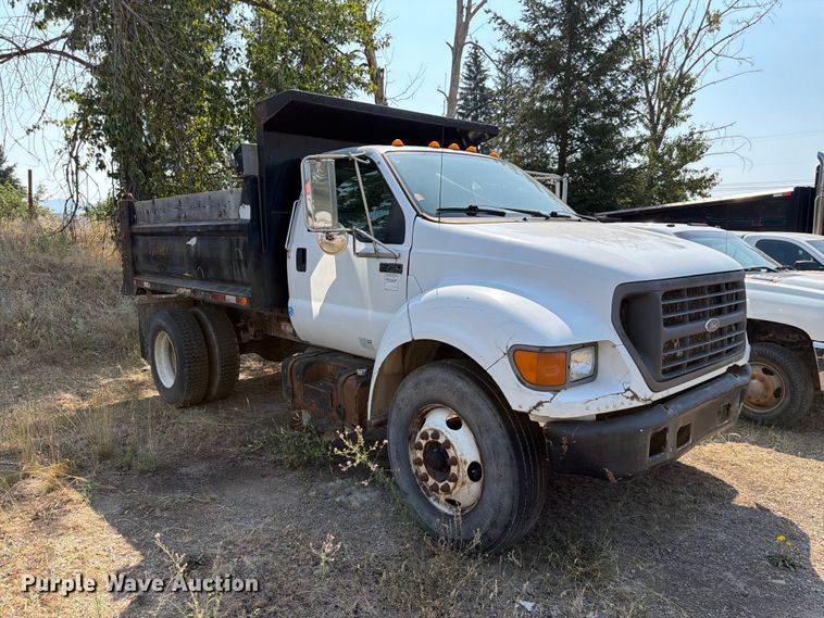 image for item FK4557 2000 Ford F750 Super Duty dump truck