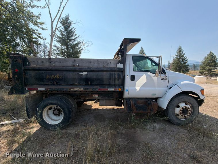 image for item FK4557 2000 Ford F750 Super Duty dump truck