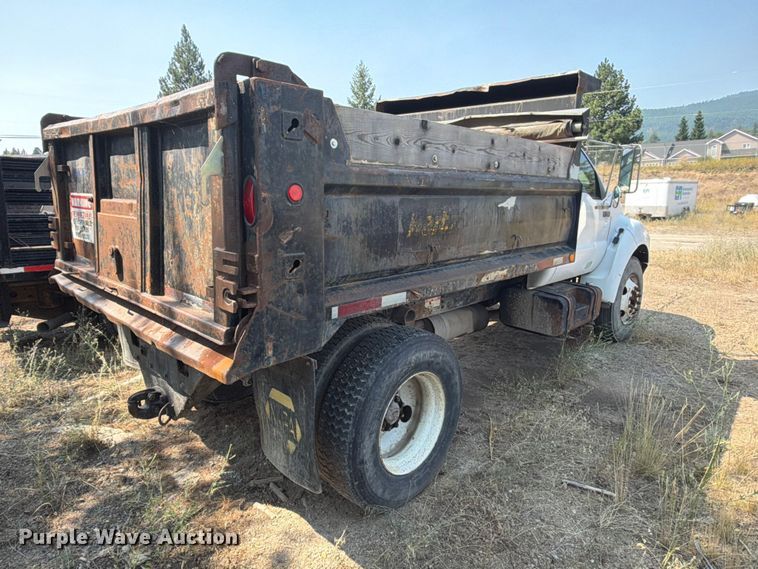 image for item FK4557 2000 Ford F750 Super Duty dump truck