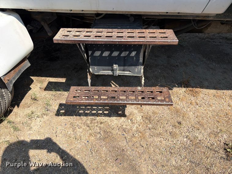 image for item FK4557 2000 Ford F750 Super Duty dump truck
