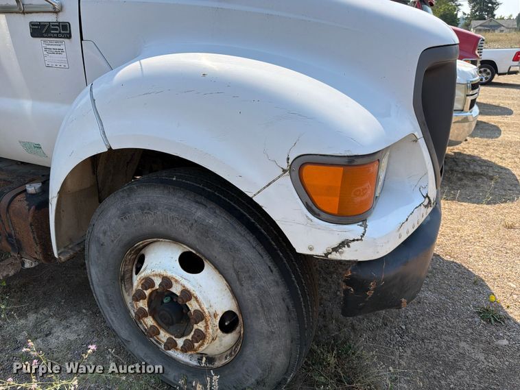 image for item FK4557 2000 Ford F750 Super Duty dump truck