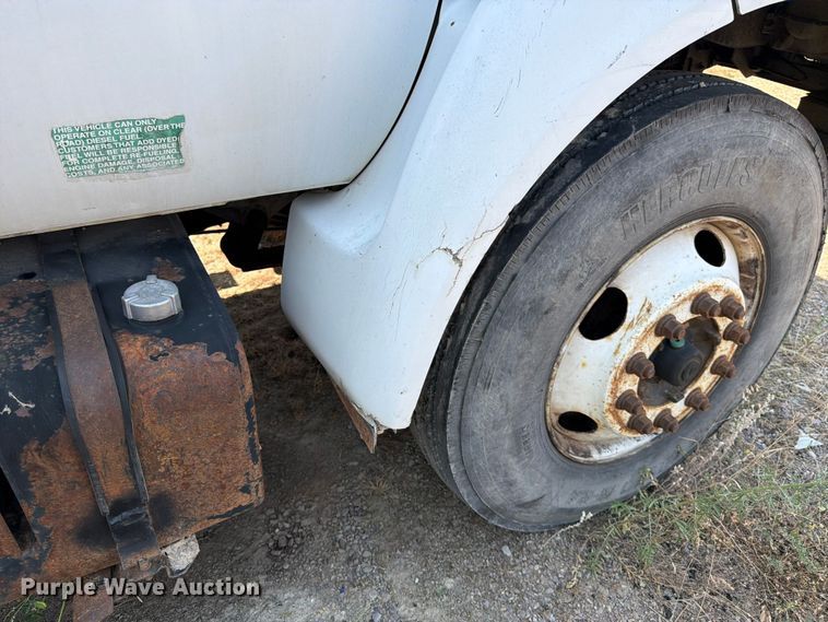 image for item FK4557 2000 Ford F750 Super Duty dump truck