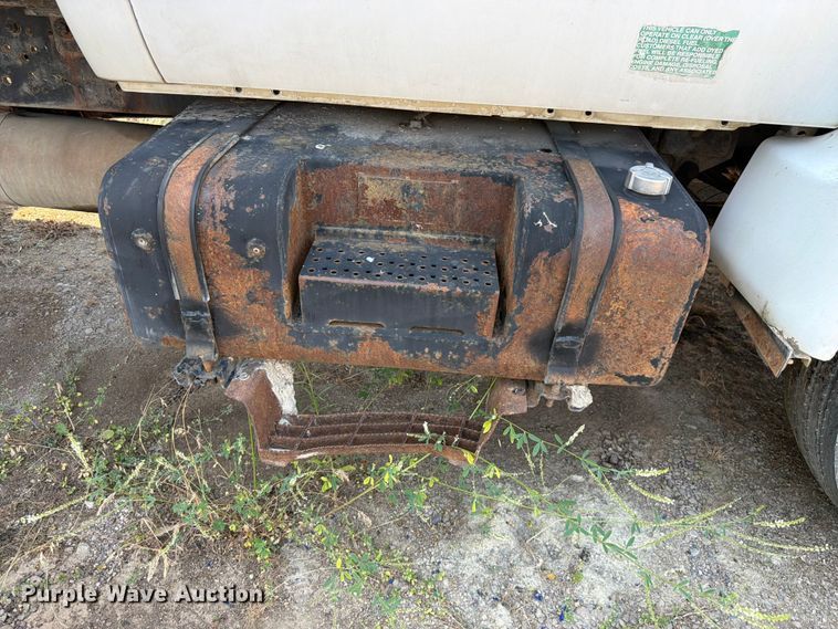 image for item FK4557 2000 Ford F750 Super Duty dump truck