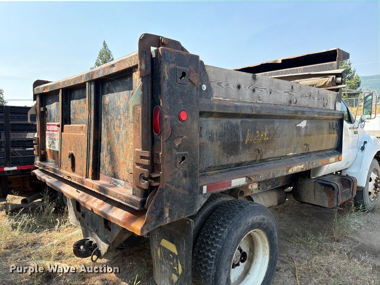image for item FK4557 2000 Ford F750 Super Duty dump truck