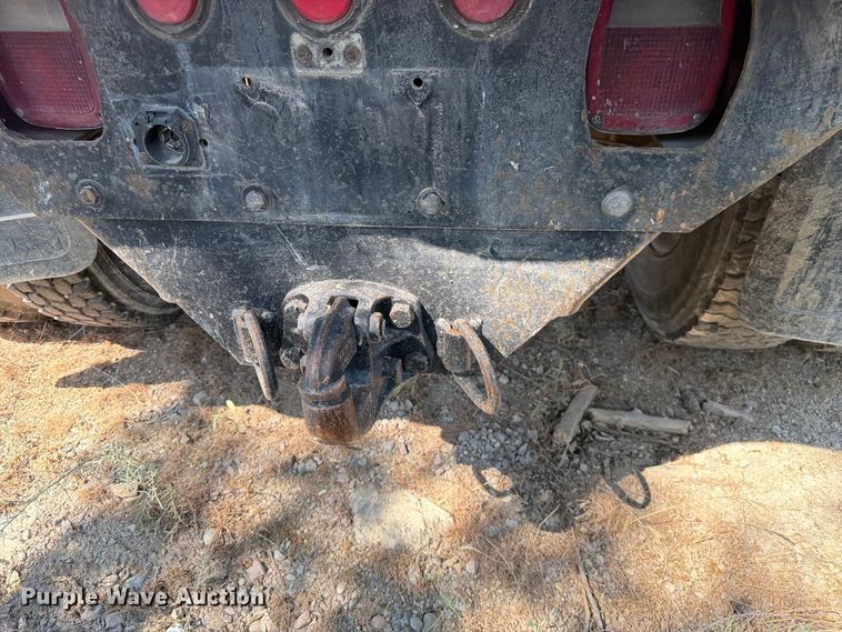 image for item FK4557 2000 Ford F750 Super Duty dump truck