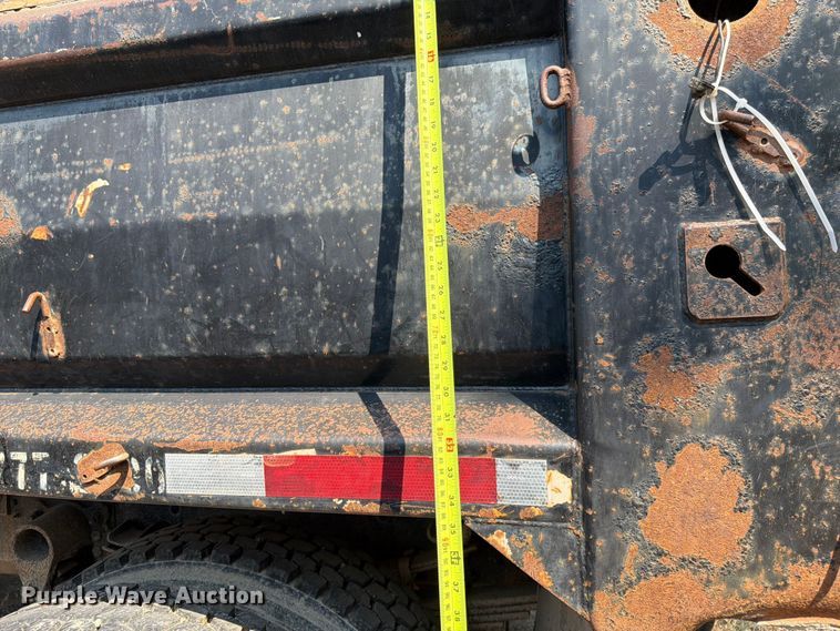 image for item FK4557 2000 Ford F750 Super Duty dump truck