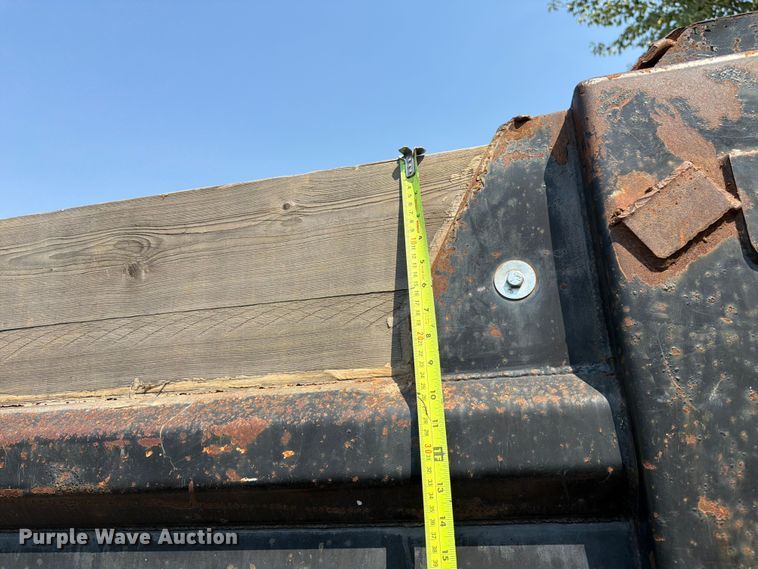 image for item FK4557 2000 Ford F750 Super Duty dump truck