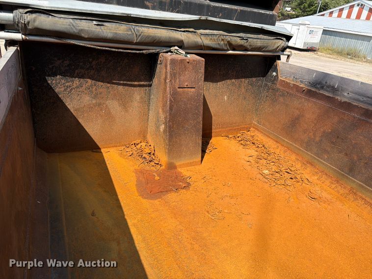 image for item FK4557 2000 Ford F750 Super Duty dump truck
