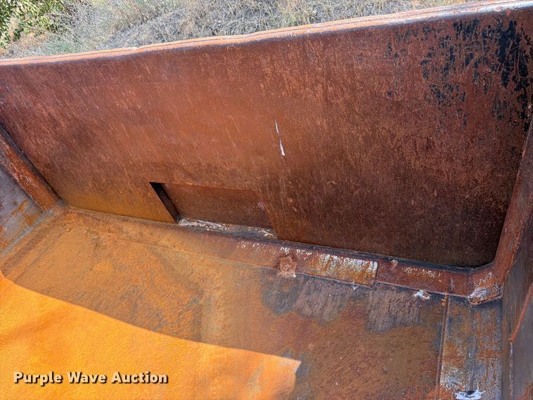 image for item FK4557 2000 Ford F750 Super Duty dump truck