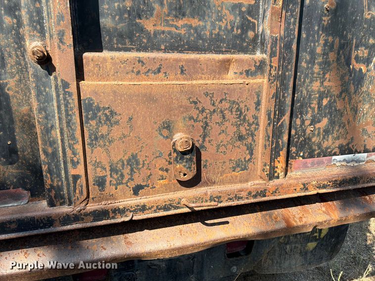 image for item FK4557 2000 Ford F750 Super Duty dump truck