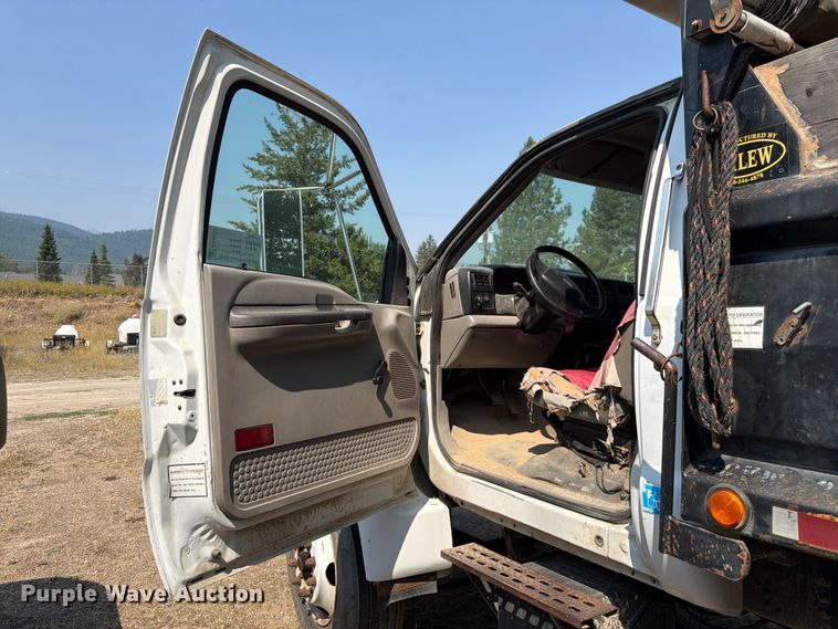 image for item FK4557 2000 Ford F750 Super Duty dump truck
