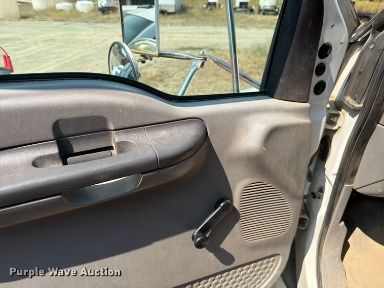 image for item FK4557 2000 Ford F750 Super Duty dump truck