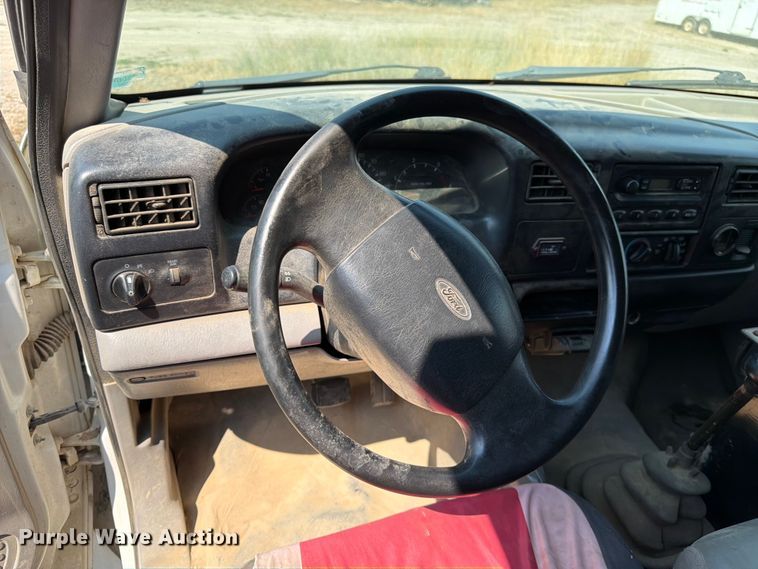 image for item FK4557 2000 Ford F750 Super Duty dump truck