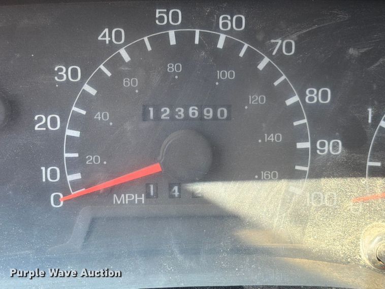 image for item FK4557 2000 Ford F750 Super Duty dump truck
