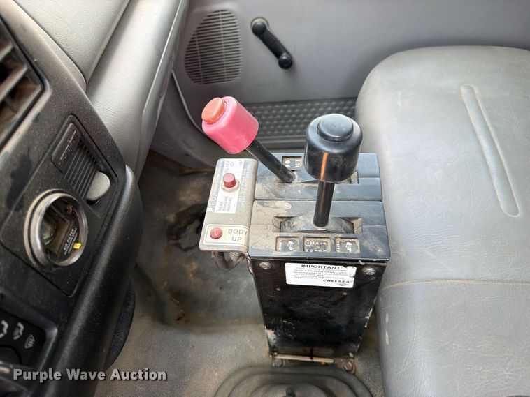 image for item FK4557 2000 Ford F750 Super Duty dump truck