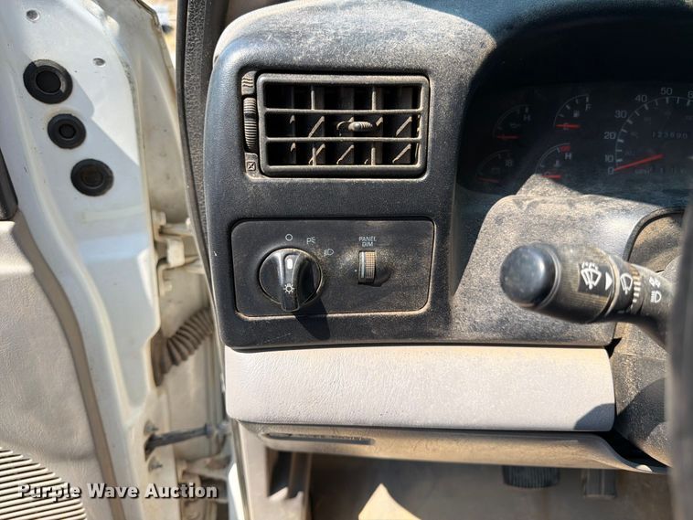 image for item FK4557 2000 Ford F750 Super Duty dump truck
