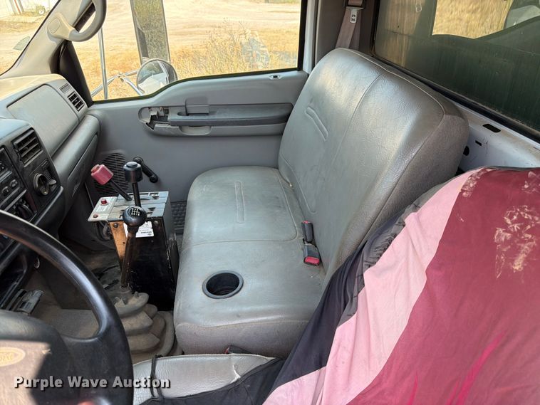 image for item FK4557 2000 Ford F750 Super Duty dump truck