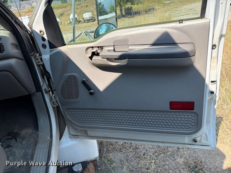 image for item FK4557 2000 Ford F750 Super Duty dump truck