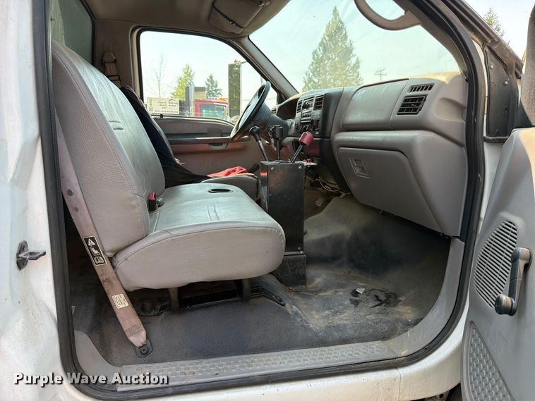 image for item FK4557 2000 Ford F750 Super Duty dump truck
