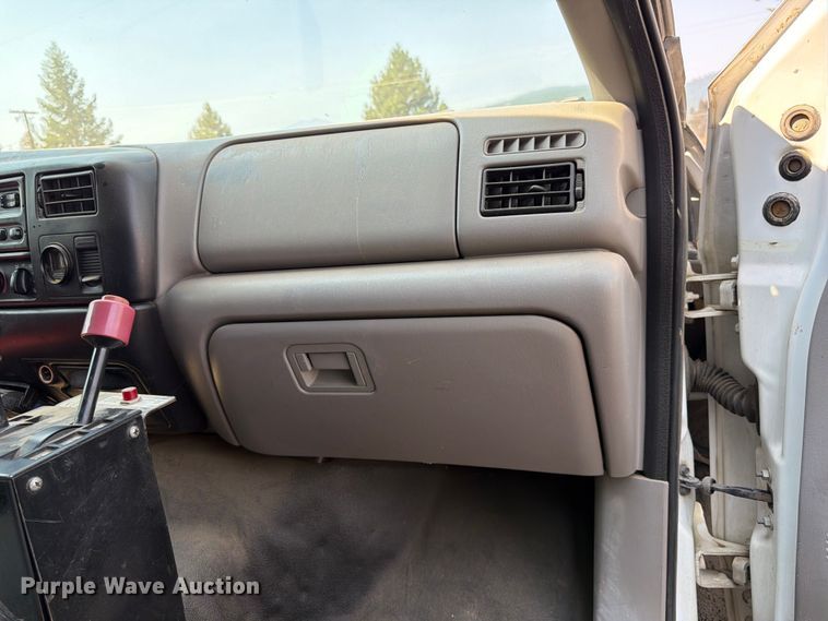 image for item FK4557 2000 Ford F750 Super Duty dump truck