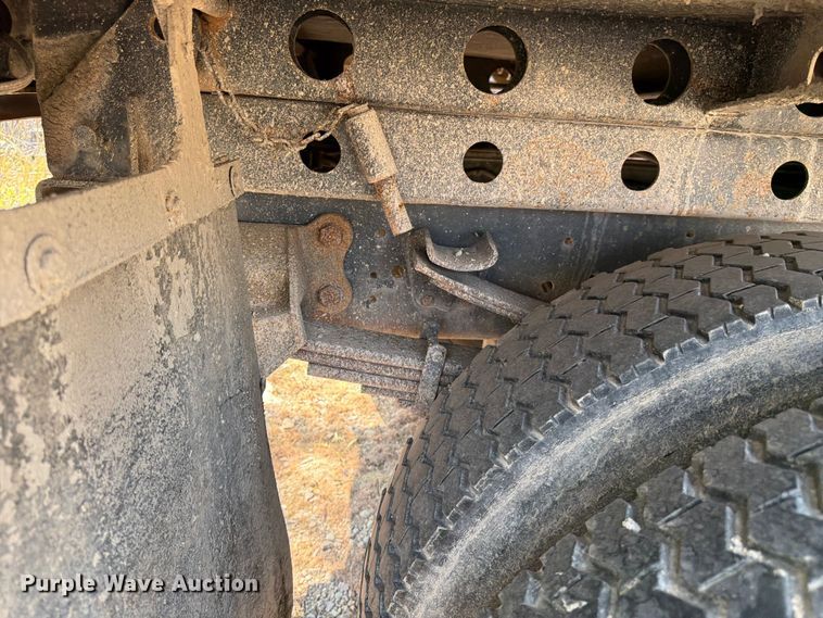 image for item FK4557 2000 Ford F750 Super Duty dump truck