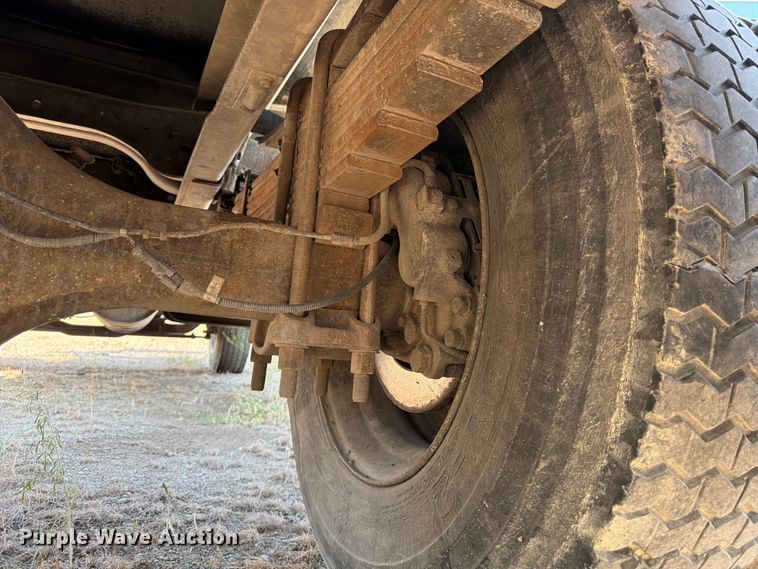 image for item FK4557 2000 Ford F750 Super Duty dump truck