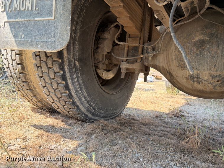image for item FK4557 2000 Ford F750 Super Duty dump truck