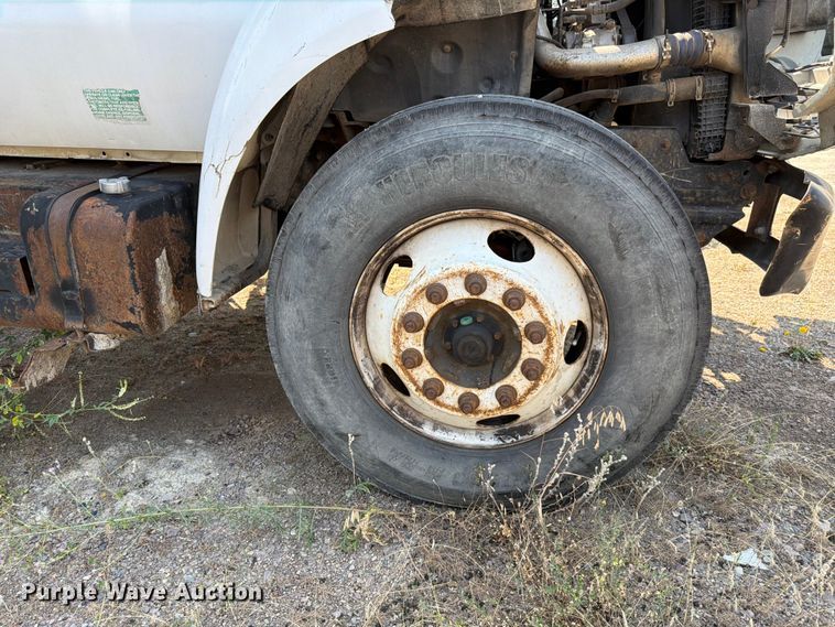 image for item FK4557 2000 Ford F750 Super Duty dump truck