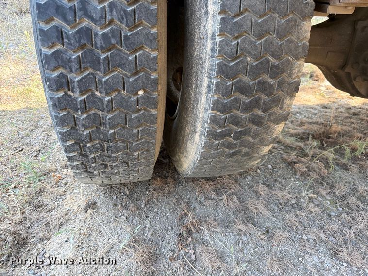 image for item FK4557 2000 Ford F750 Super Duty dump truck