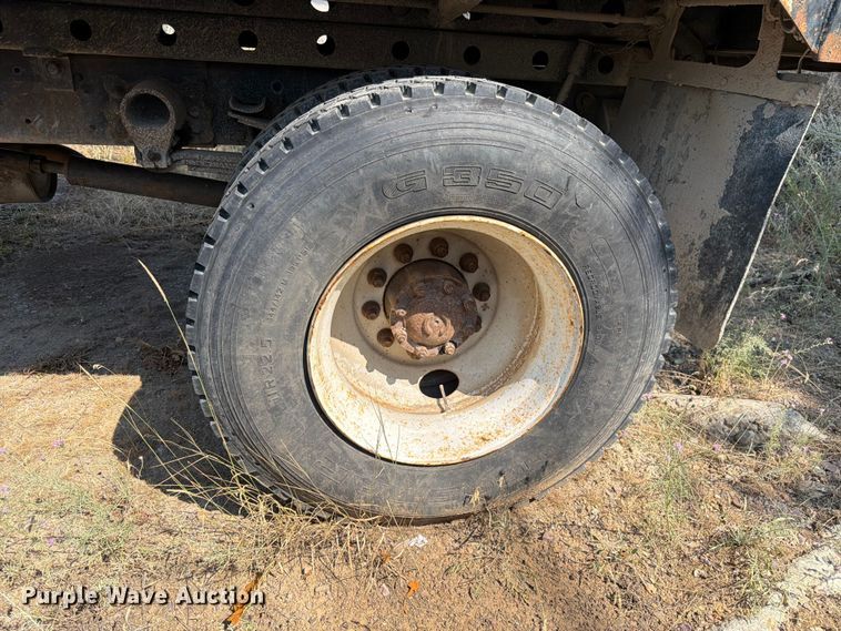 image for item FK4557 2000 Ford F750 Super Duty dump truck