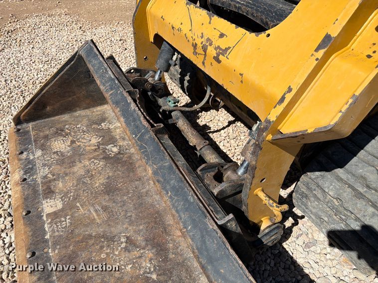 image for item FM7598 2015 Caterpillar 257D tracked skid steer loader