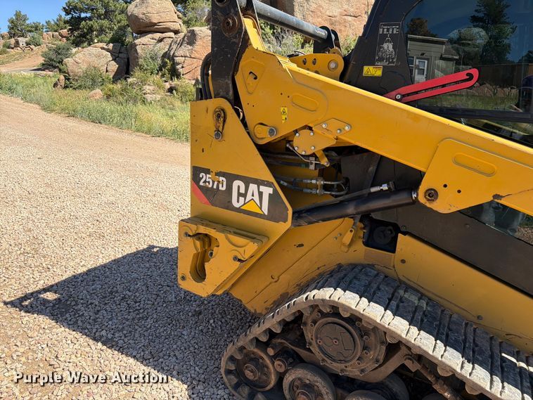 image for item FM7598 2015 Caterpillar 257D tracked skid steer loader