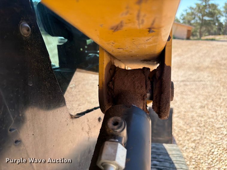 image for item FM7598 2015 Caterpillar 257D tracked skid steer loader