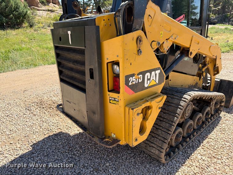 image for item FM7598 2015 Caterpillar 257D tracked skid steer loader