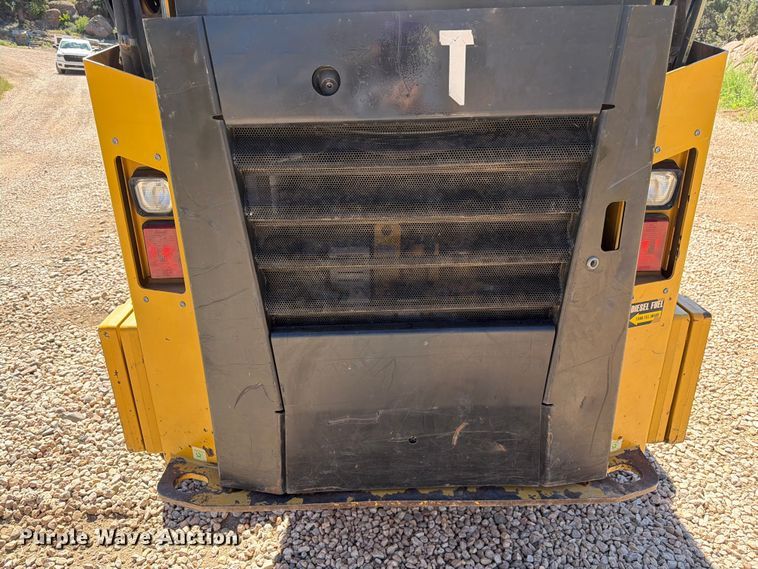 image for item FM7598 2015 Caterpillar 257D tracked skid steer loader