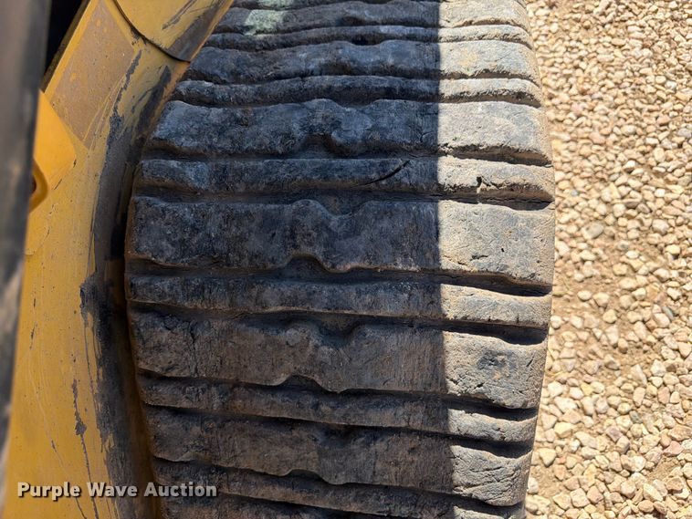 image for item FM7598 2015 Caterpillar 257D tracked skid steer loader