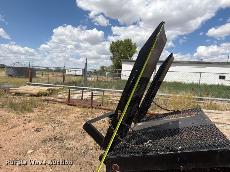 image for item FM7601 1989 TEMC equipment trailer