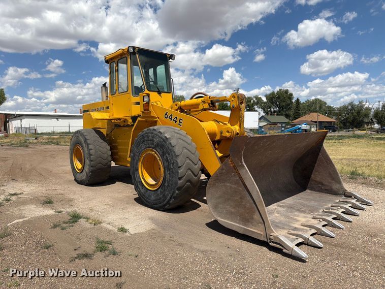 image for item FM7602 1991 John Deere 644E wheel loader
