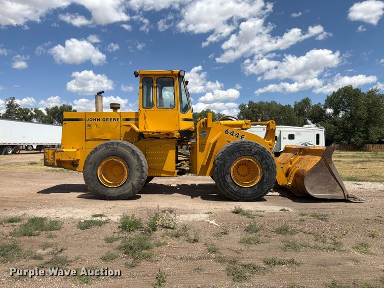 image for item FM7602 1991 John Deere 644E wheel loader
