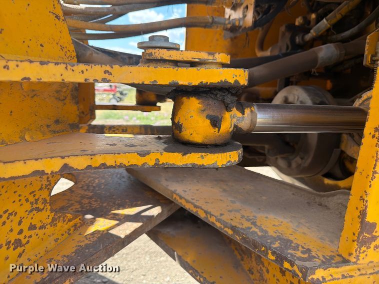 image for item FM7602 1991 John Deere 644E wheel loader