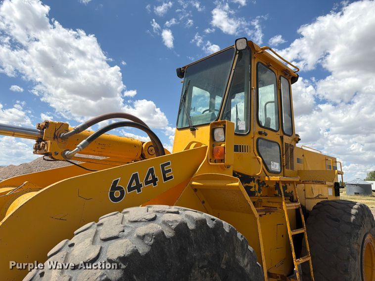 image for item FM7602 1991 John Deere 644E wheel loader