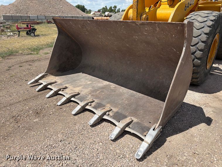 image for item FM7602 1991 John Deere 644E wheel loader