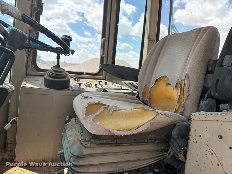 image for item FM7602 1991 John Deere 644E wheel loader