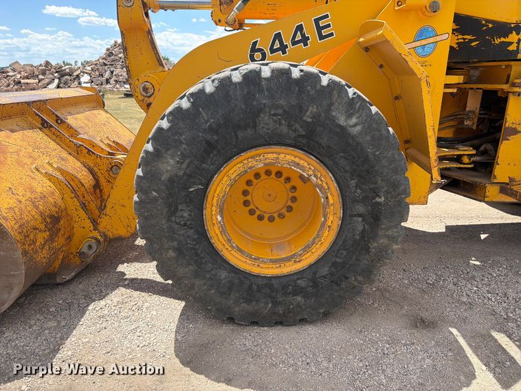 image for item FM7602 1991 John Deere 644E wheel loader