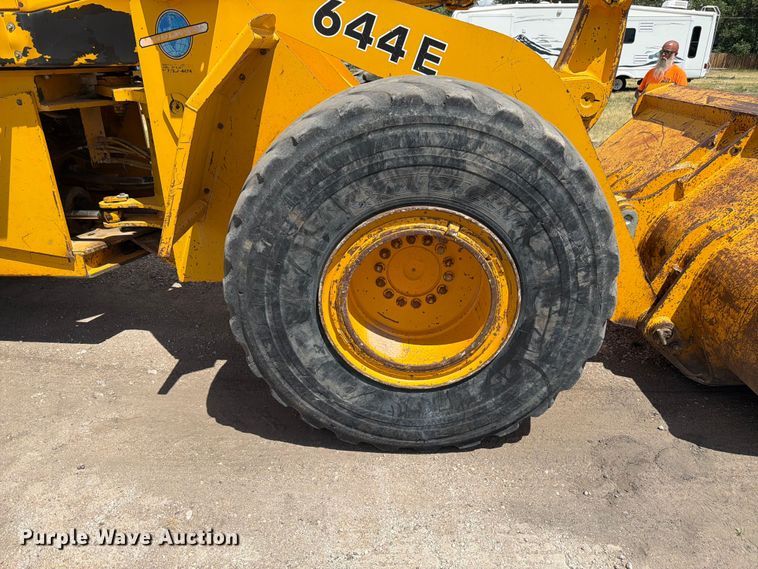 image for item FM7602 1991 John Deere 644E wheel loader