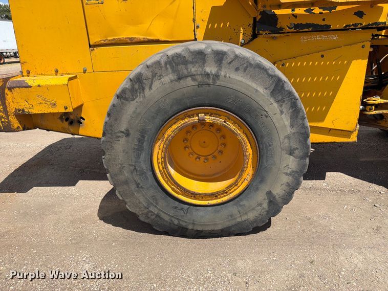 image for item FM7602 1991 John Deere 644E wheel loader